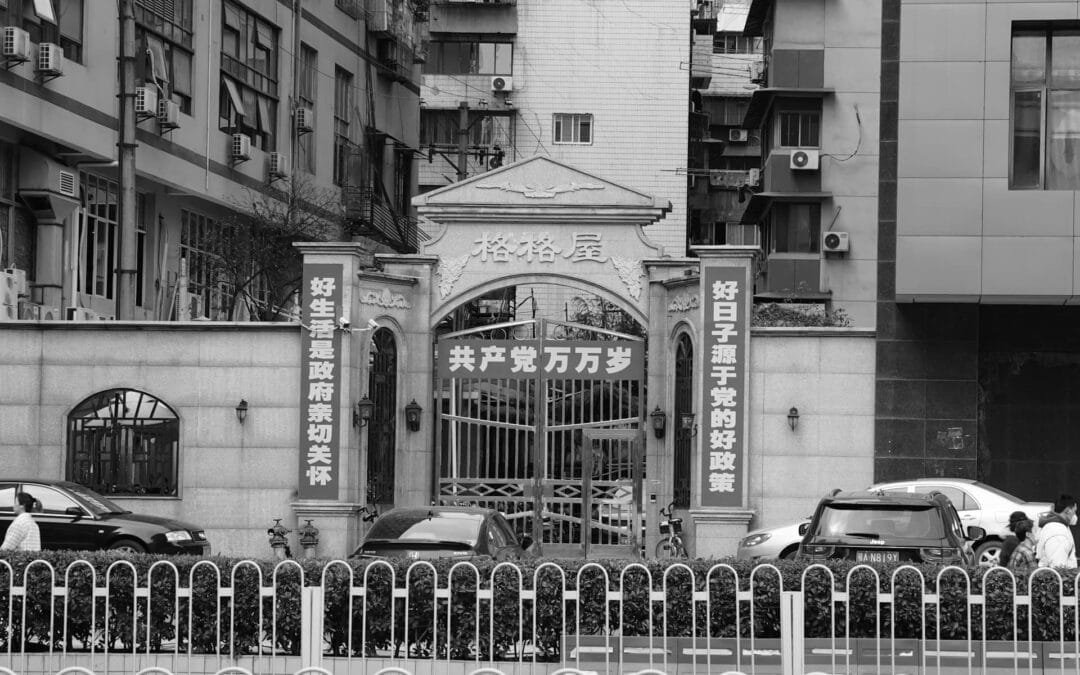 国家正处于危机之中，而门户敞开无阻